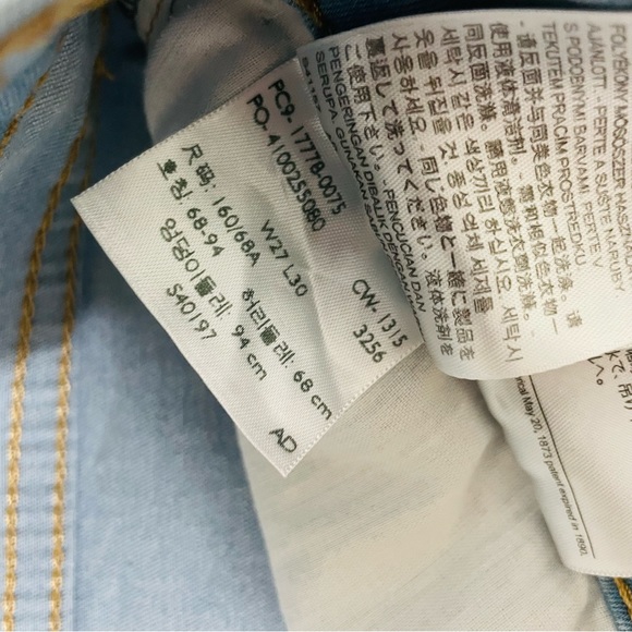 LEVIS Cut Off Shorts - Picture 3 of 6